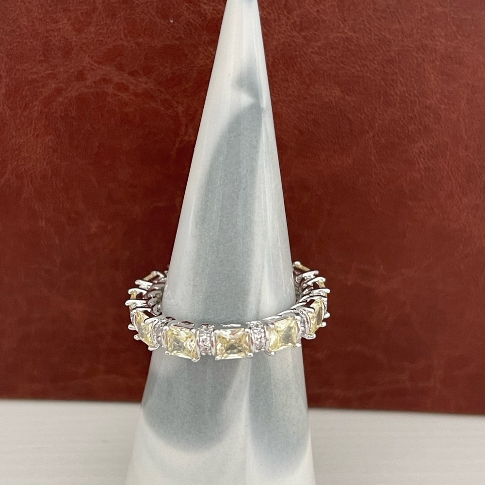 Size 9 Beautiful Lemon Cubic Zirconia Ring - Picture 3 of 6